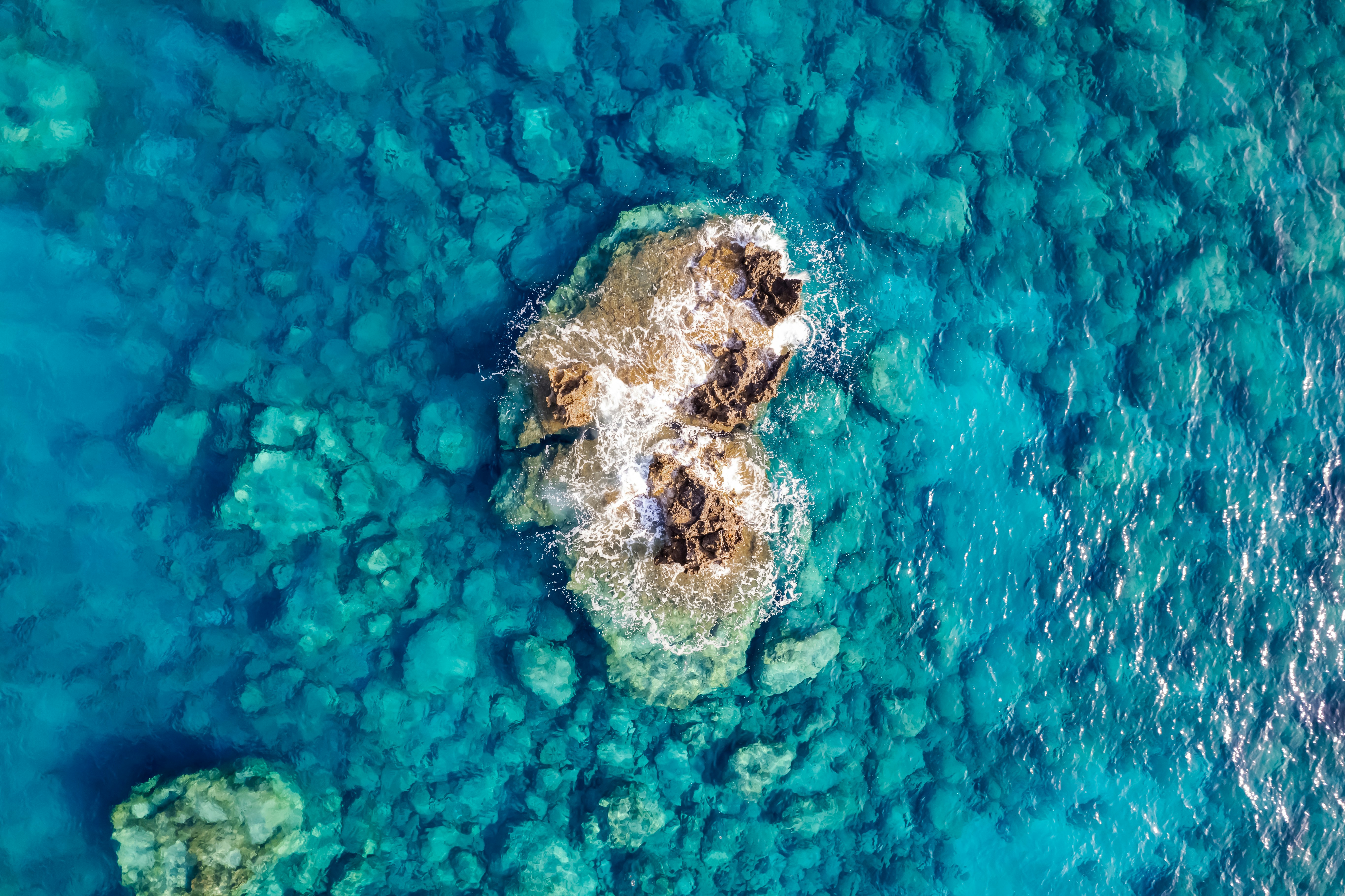 Great photo of brown and white stone on water